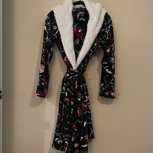 Vera Bradley Black Floral Robe with White Collar and Hood